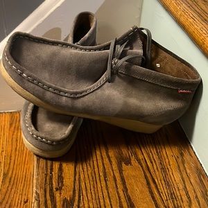 Clark Wallabee gray size 10